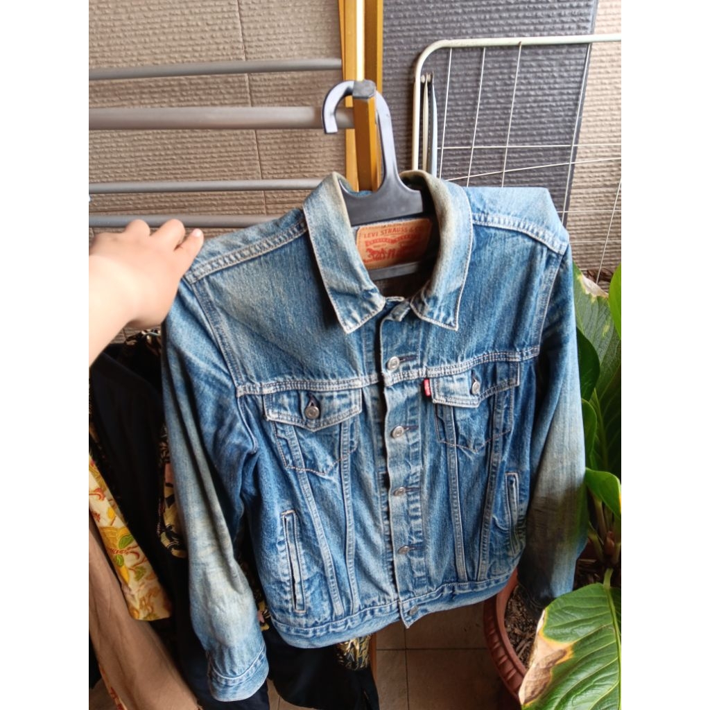 Jaket denim levis size s 100 % original