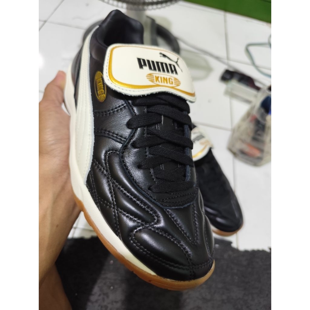 Puma King indoor