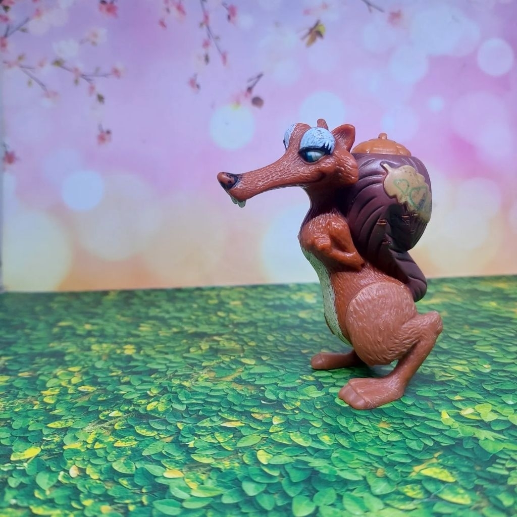 Scratte Ice Age mcd Mainan happy meal