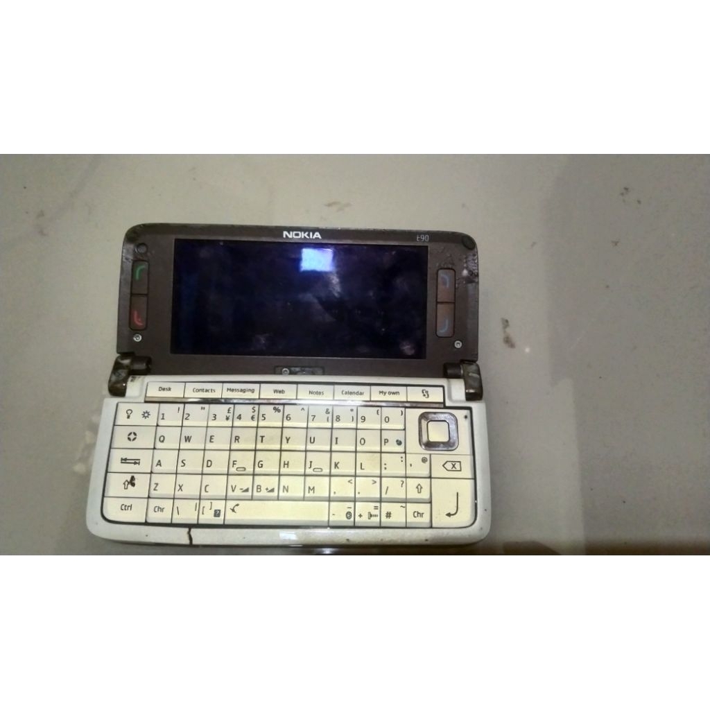 Nokia E90 Bahan