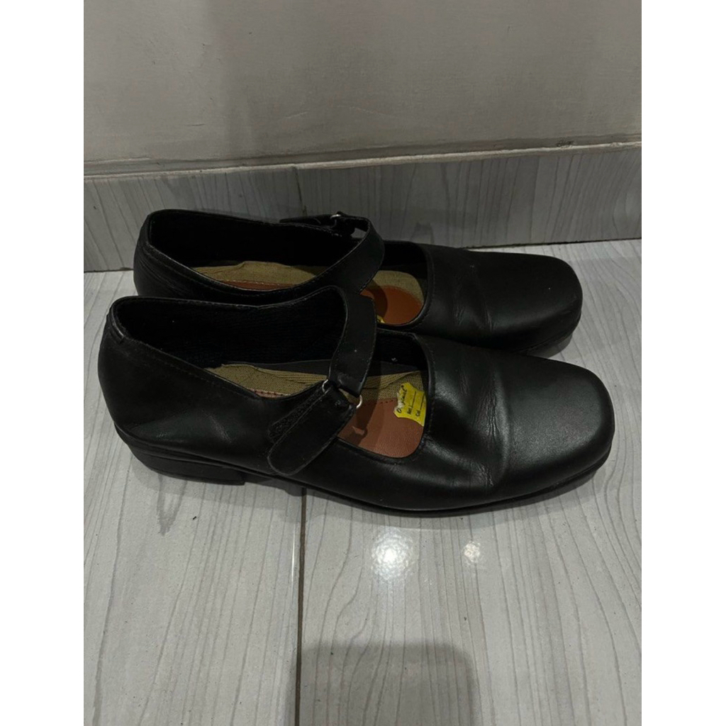 Pantofel wanita flat paskirbraka ukuran 41