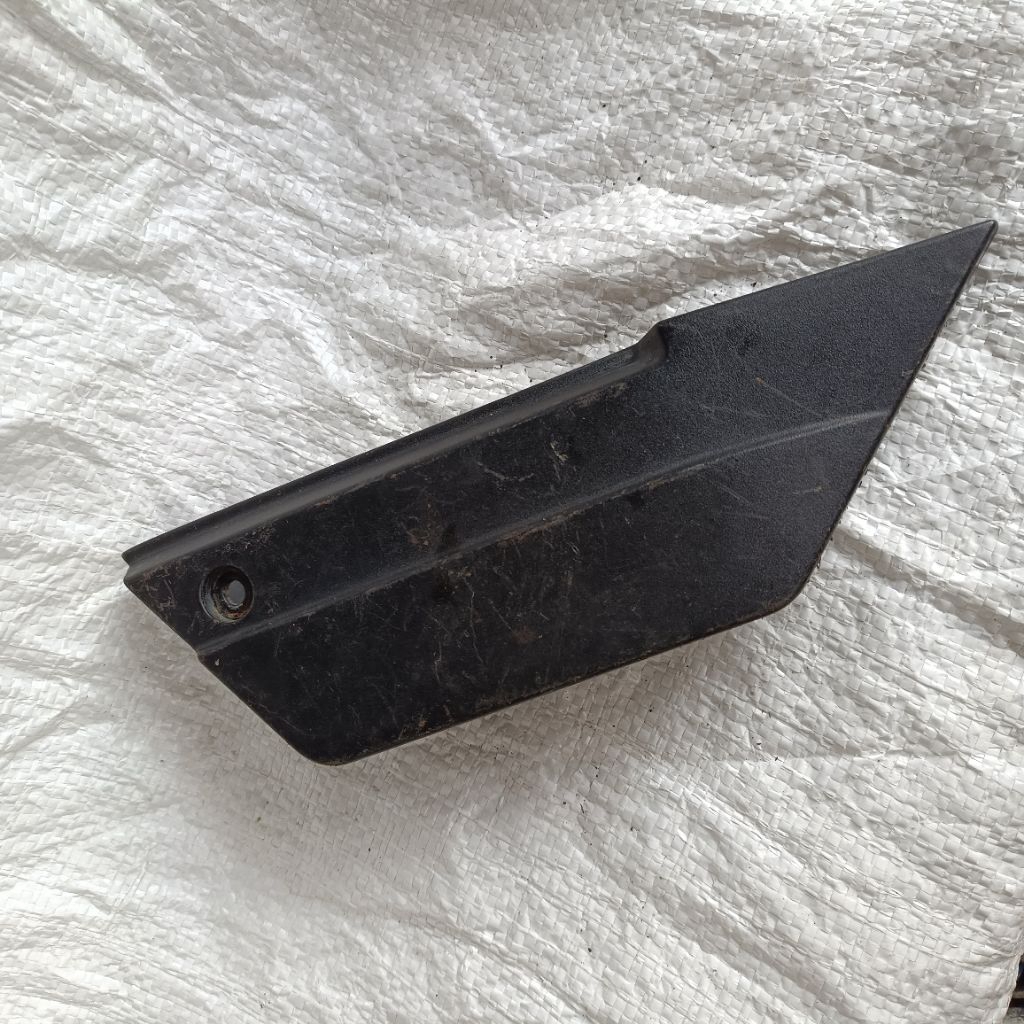Tepong kanan cover tutup aki Yamaha Vega r new vega new r original lepasan motor