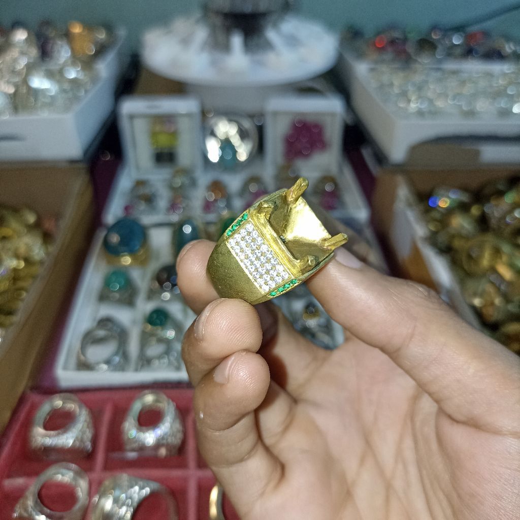 EMBAN/RING/CINCIN/IKETAN BATU PERMATA DAN AKIK MODEL MEWAH DAN ELEGAN BAHAN KUNINGAN SARI SUPER