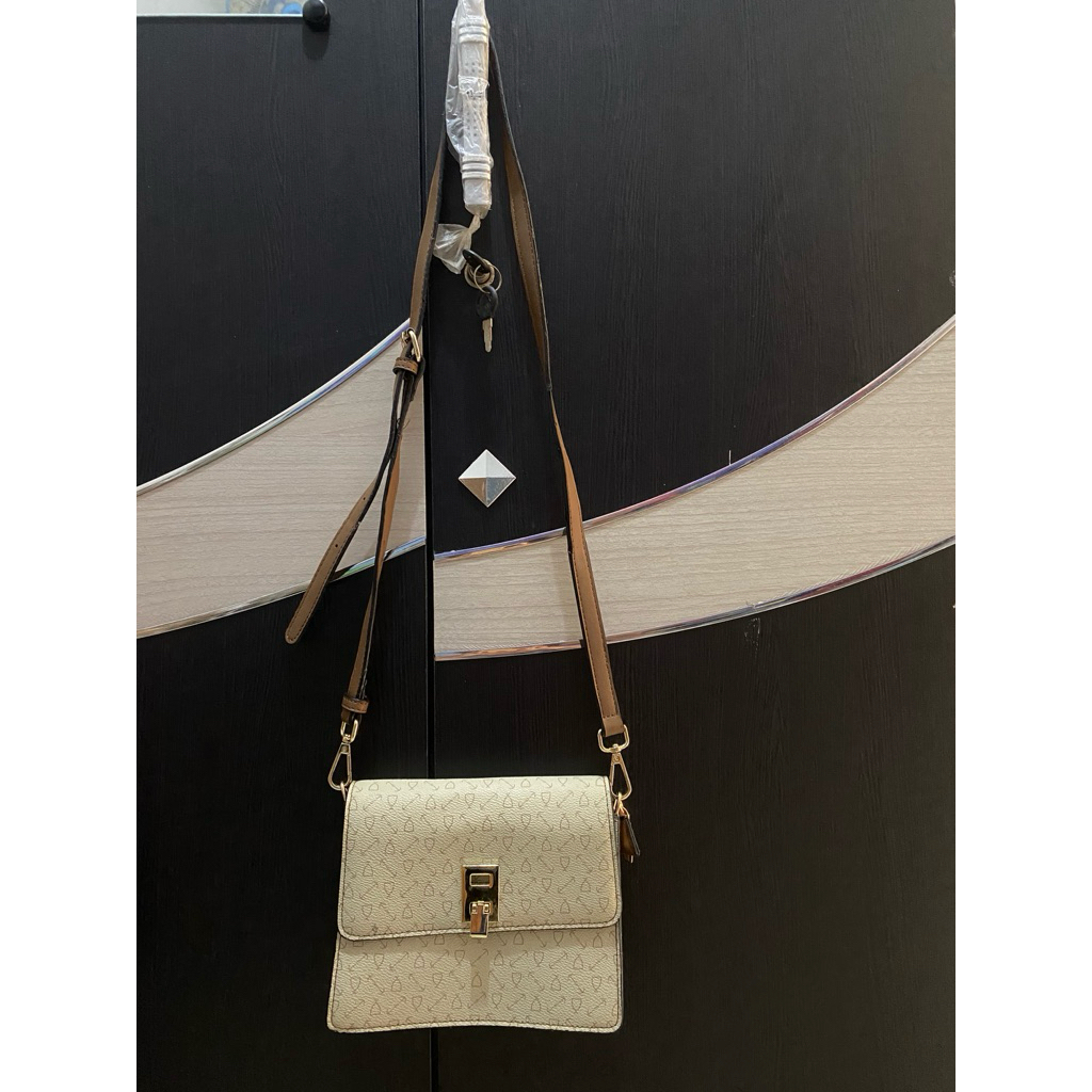 Preloved layak paka murah merk HANA tas fashion wanita cewek perempuan tas selempang sling bag