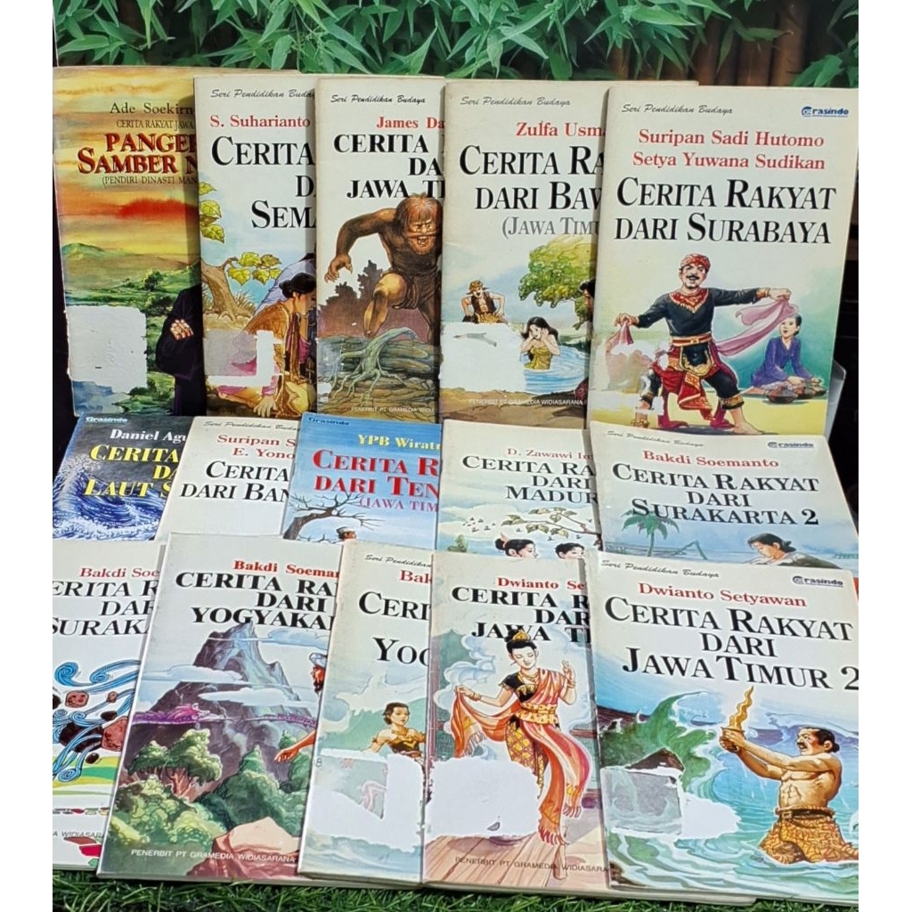Cerita Rakyat IndonesiaDari berbagai provinsi di Indonesia yang diterbitkan oleh Grasindo ( Satuan R