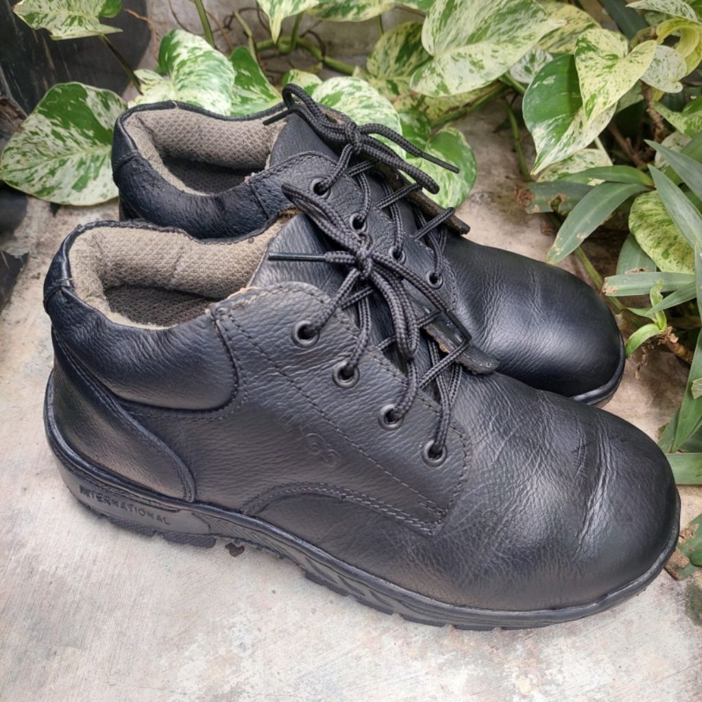 sepatu safety second kings size 41(26cm)