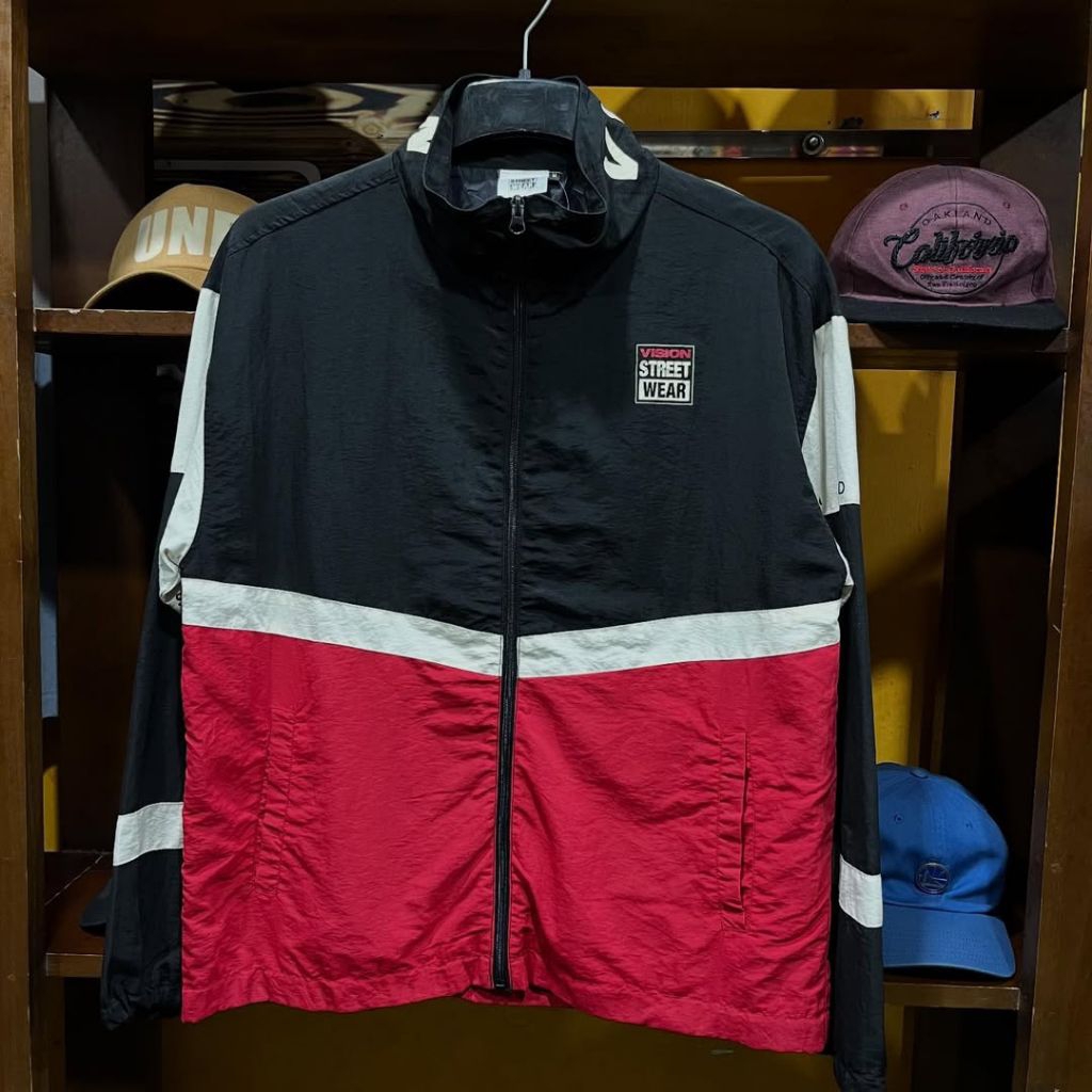 jaket VISION STREET WEAR kombinasi warna size L casual bagus