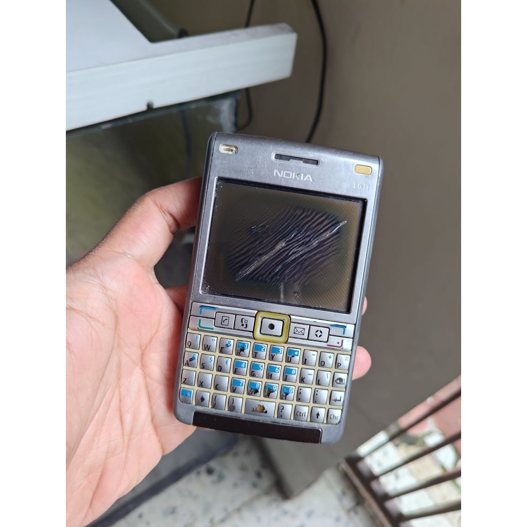 Nokia e61i bahan bangunan