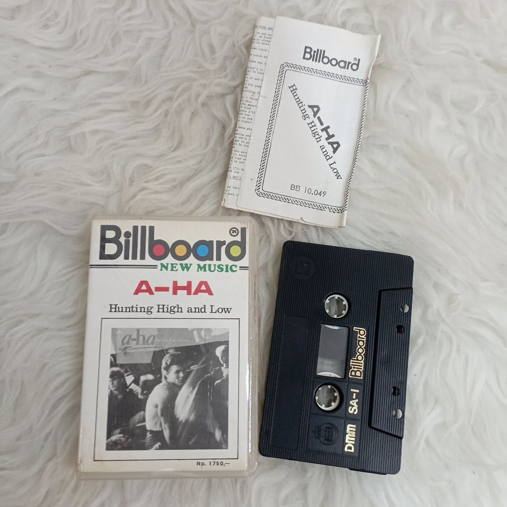 Kaset Pita Aha - Hunting High And Low