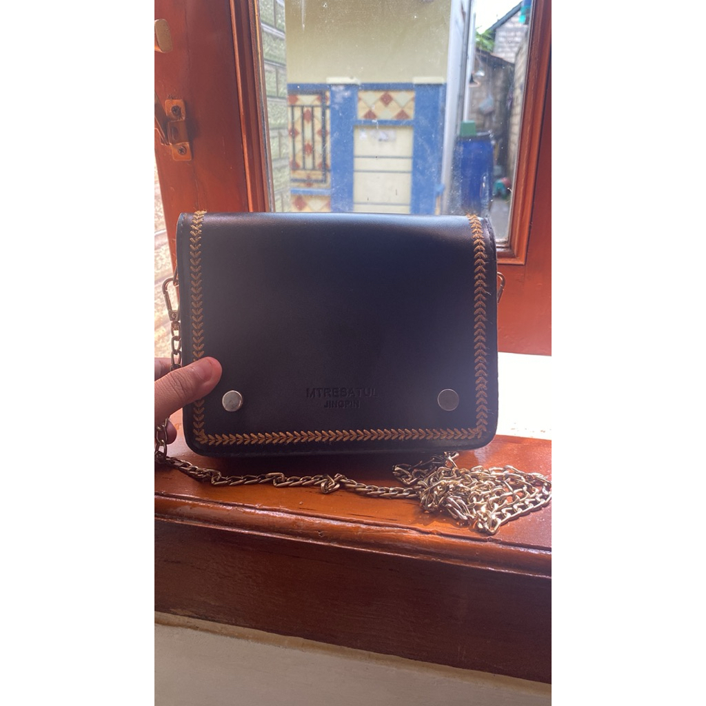 Tas import hitam tali rantai