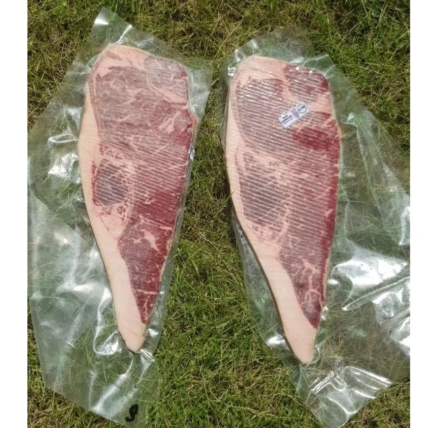 Wagyu Striploin MB 5 steak cut