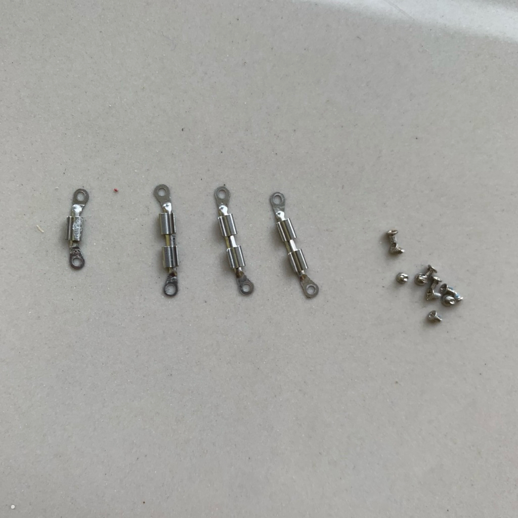 plat seng pengunci dan penahan lcd iphone 8 plus copotan