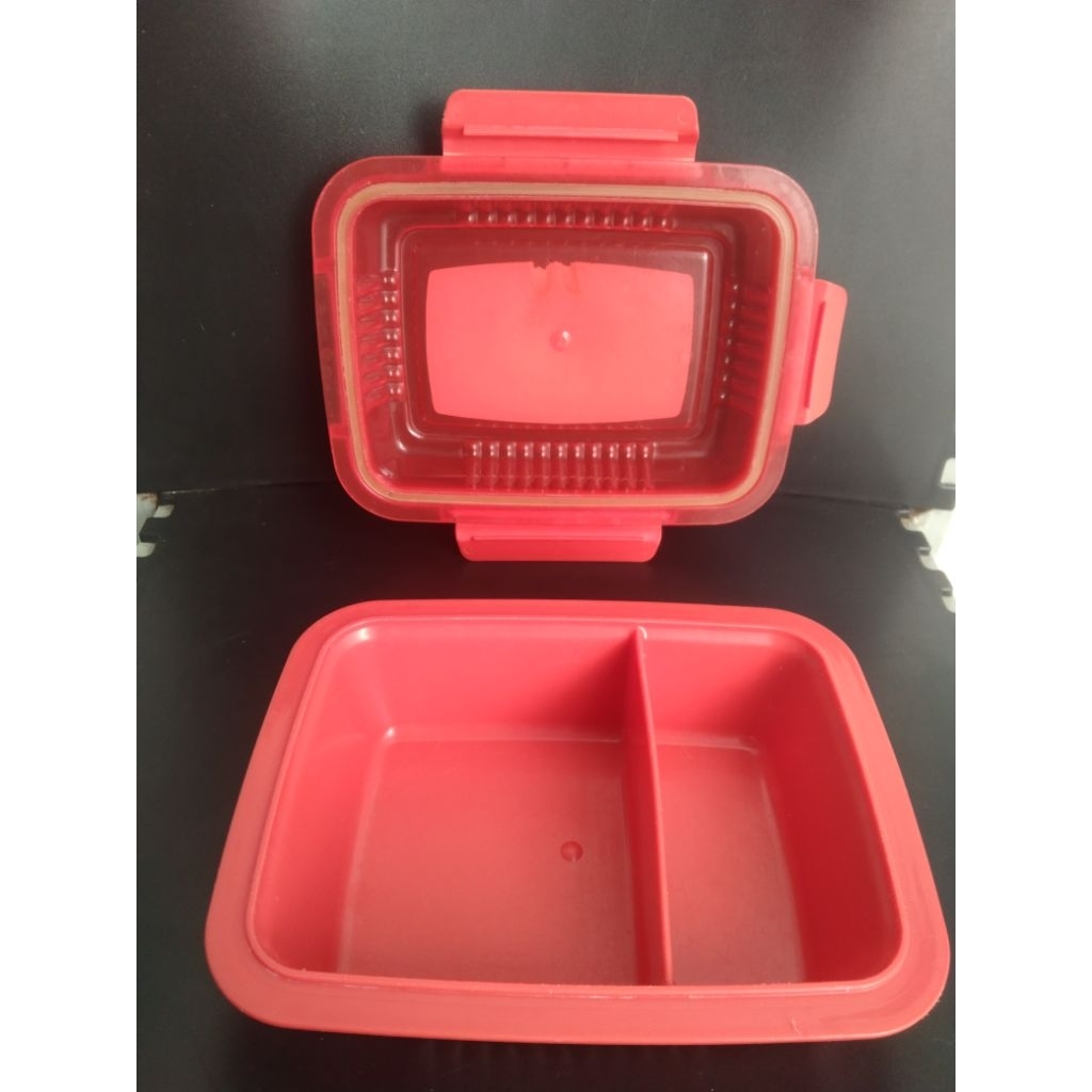 Kotak Makan Ace hardware sekat 2 Merah tebal Preloved