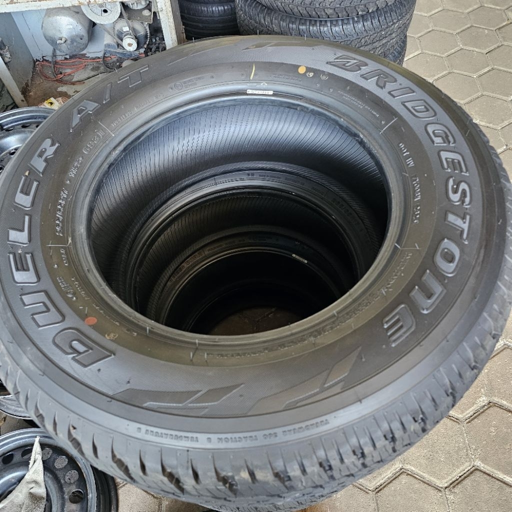 ban 265 65 17 Bridgestone dueler at