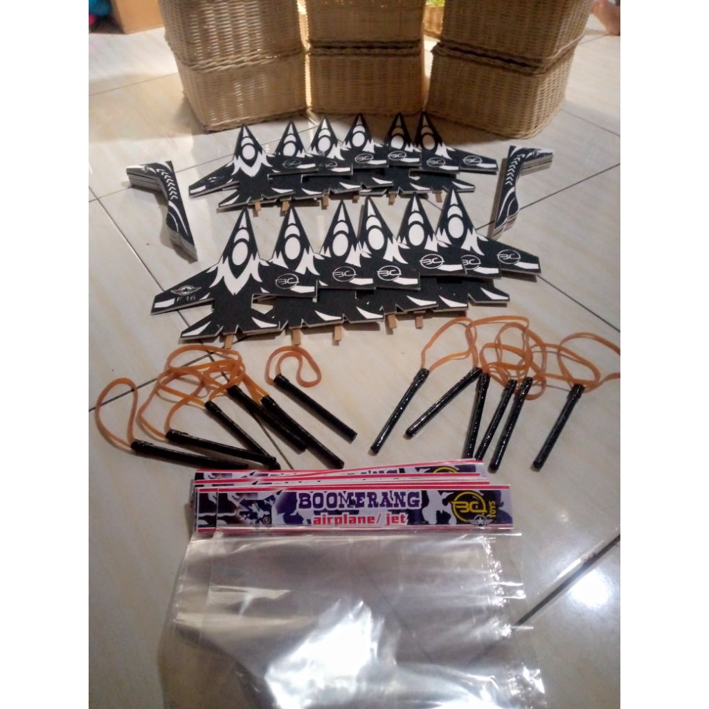 12 pcs kit jet F-16 /pesawat ketapel harus dirakit dan trimming sendiri