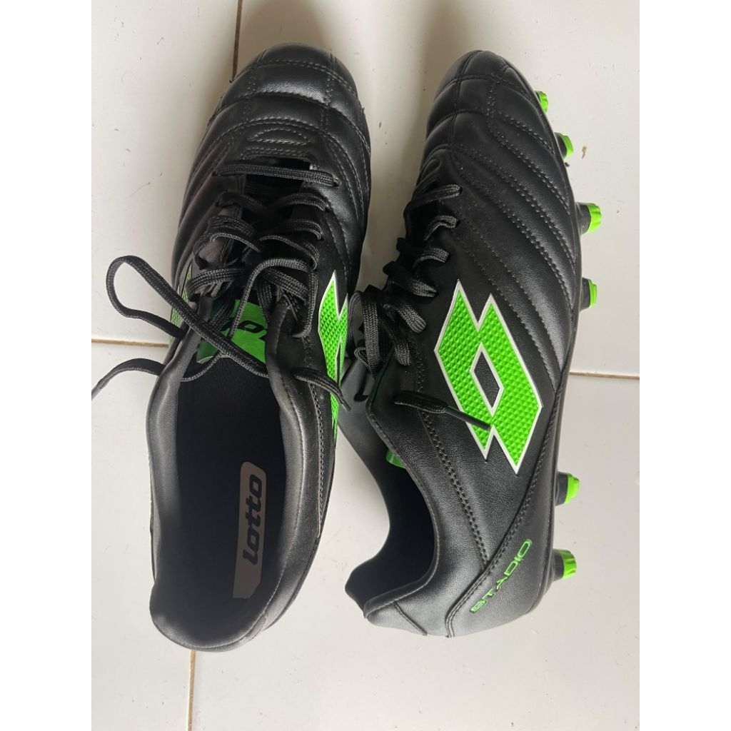 Sepatu Bola Lotto size 45,5