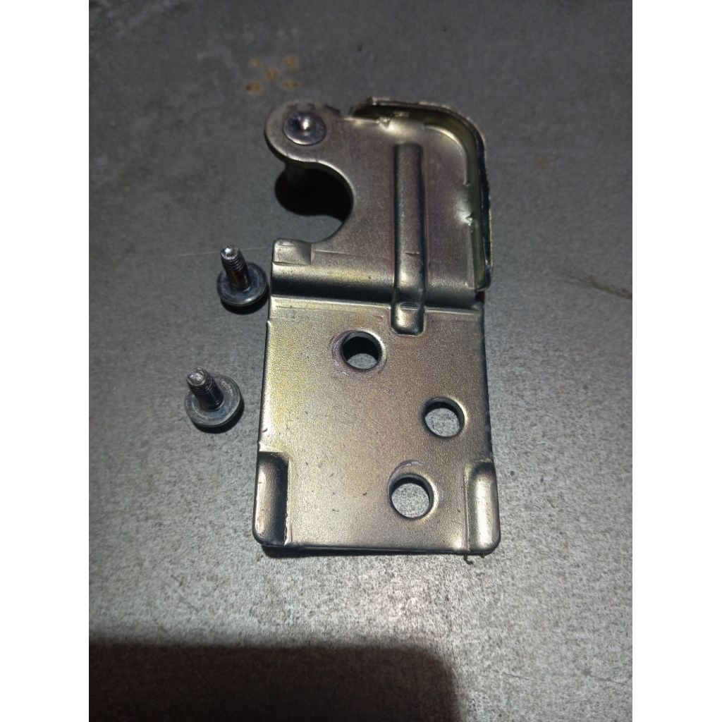 Engsel kulkas sharp 2 pintu atas original