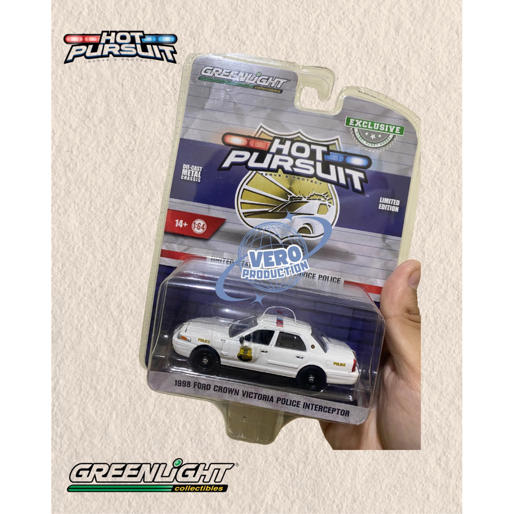 Greenlight Hot Pursuit 1998 Ford Crown Victoria Police Interceptor.