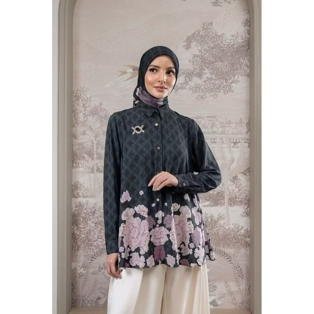 ROSETTE WEARING KLAMBY