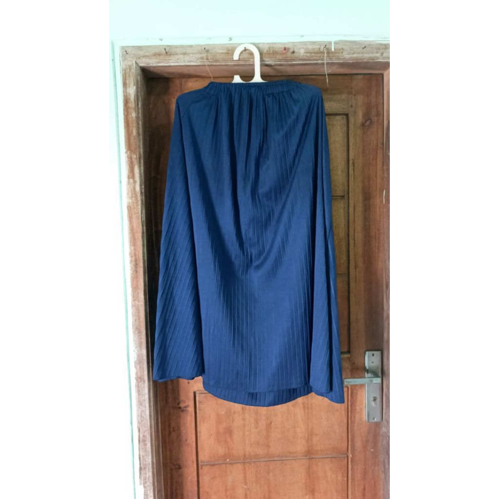 Preloved rok plisket mayung warna navy panjang rok 92cm