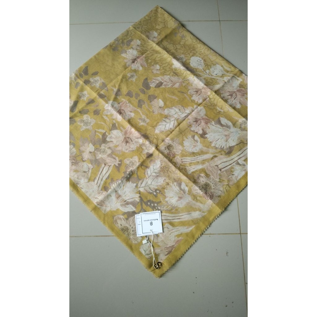 Daisy series buttonscarves as is whs