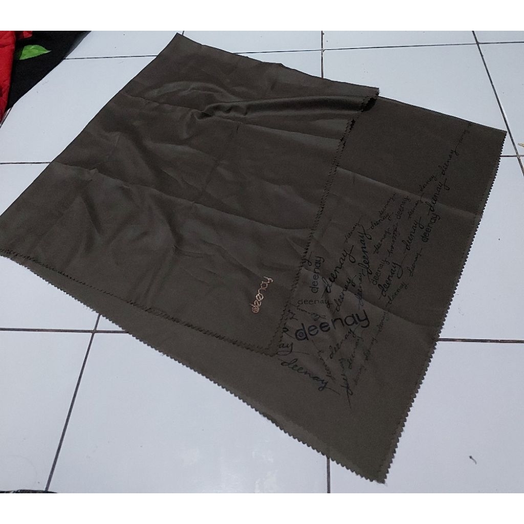 SALE....Preloved pl deenay original.. deenay border army original,,