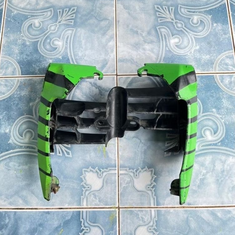 Sayap Bawah Tangki BYSON Karbu lama ORI Second Copotan