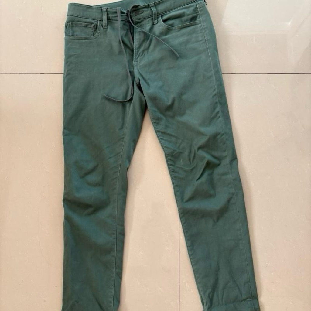 Slim jeans Uniqlo pria second 100% original SAGE - M ( bahan stretch )