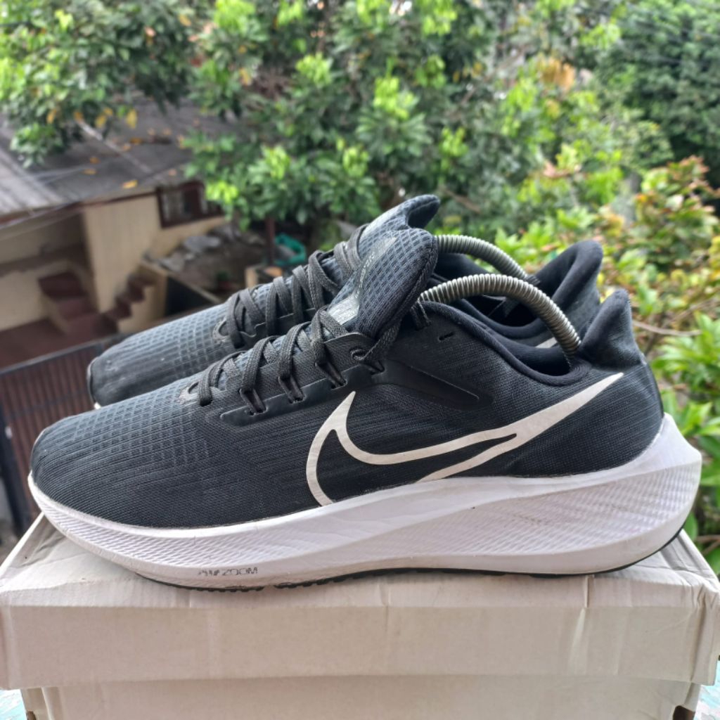 Sepatu running preloved size 43