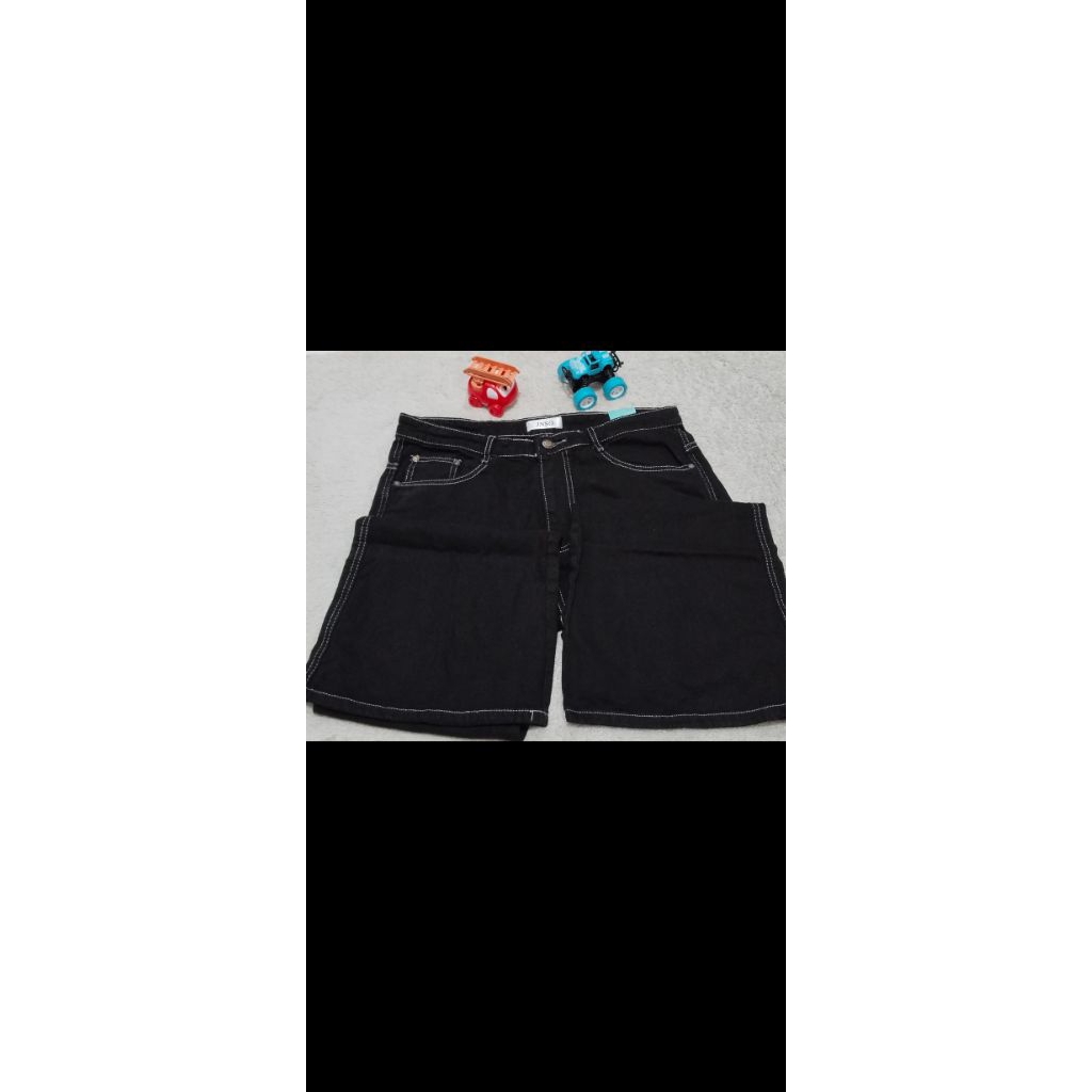 celana jeans jiniso sz 34 model cutbray ya prewashh