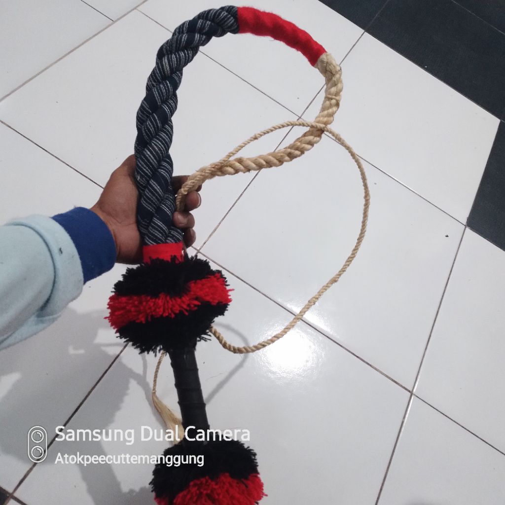 pecut anak ukuran SD panjang 2 mtr/pecut pawang/pecut kebogiro/pecut wiroyudo/pecut jaranan/acesoris