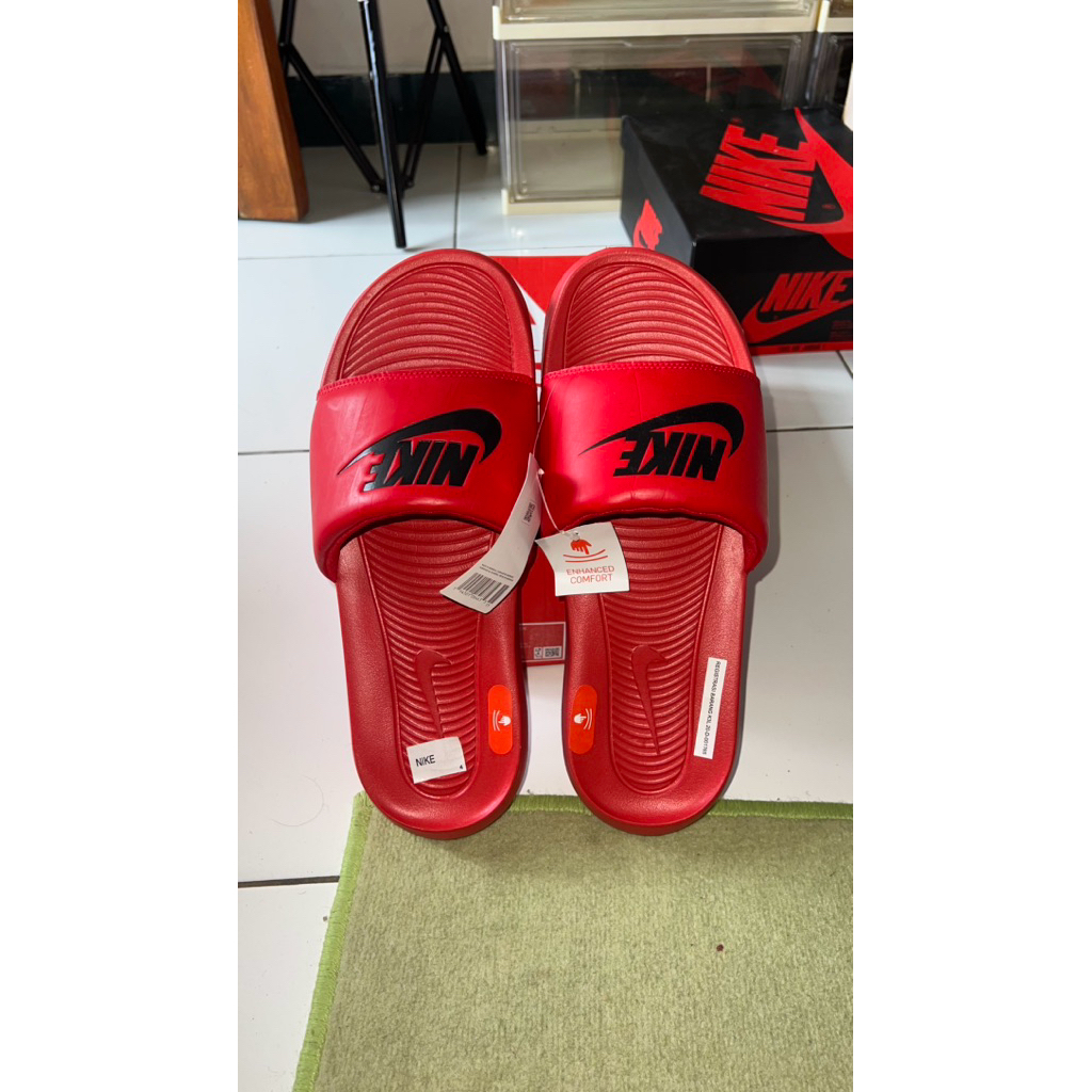 NIKE VICTORY ONE SLIDE RED Sz 46-47,5