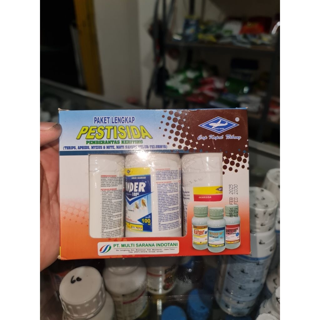 Paket insektisida anti keriting adalah kombinasi beberapa produk (insektisida, akarisida, pupuk) unt