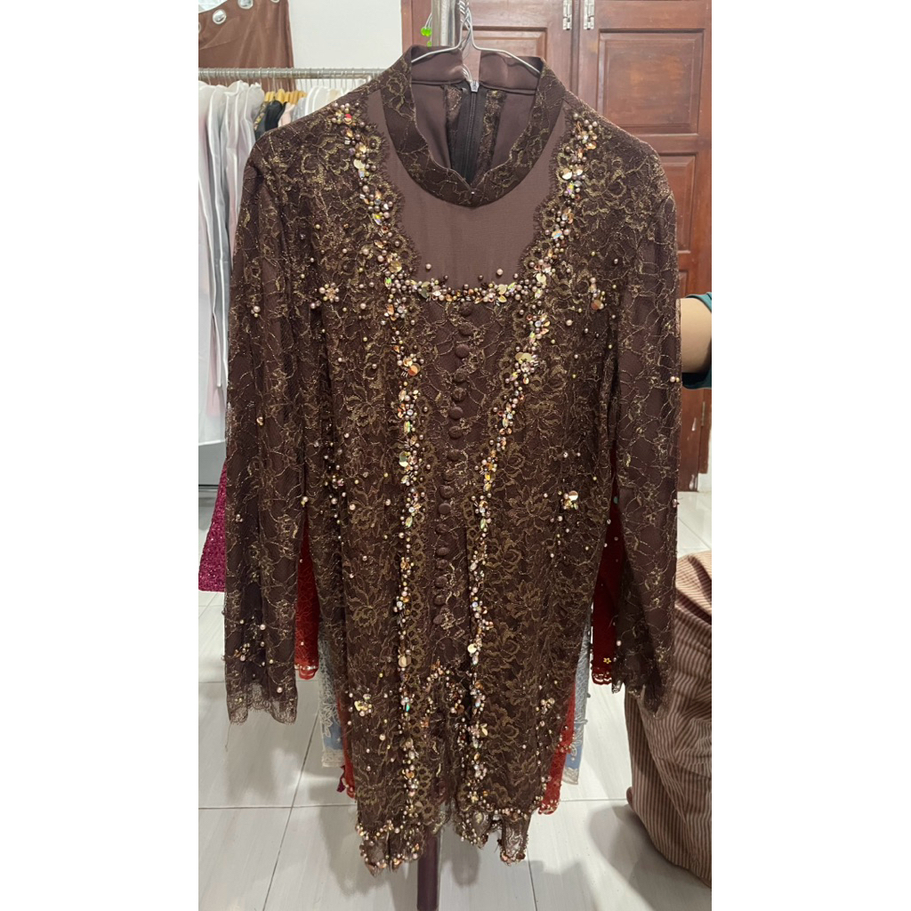 Kebaya Coklat
