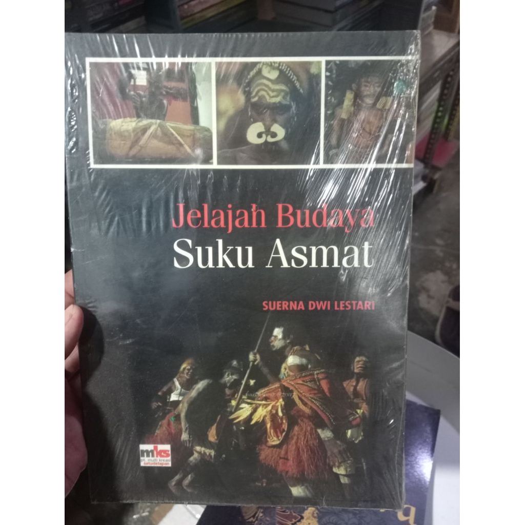 buku jelajah budaya suku Asmat