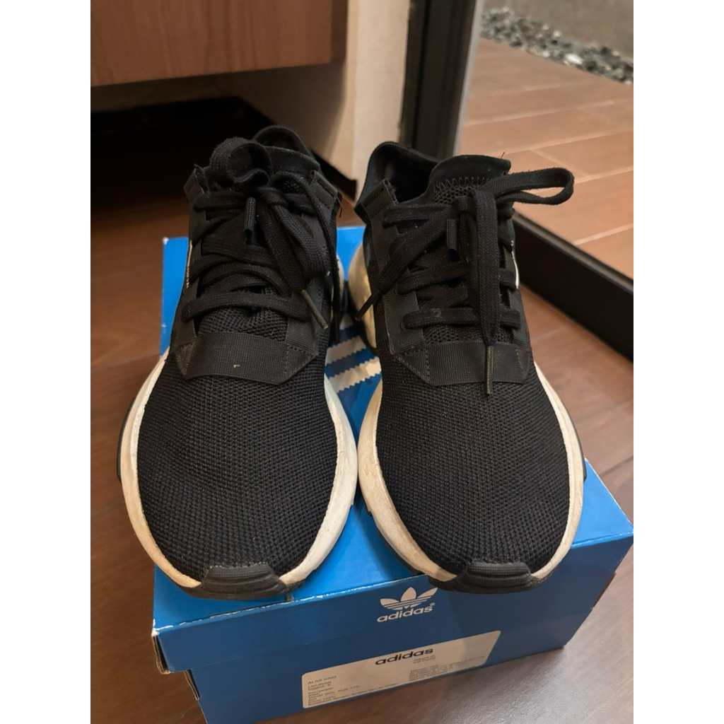 PL sepatu Adidas