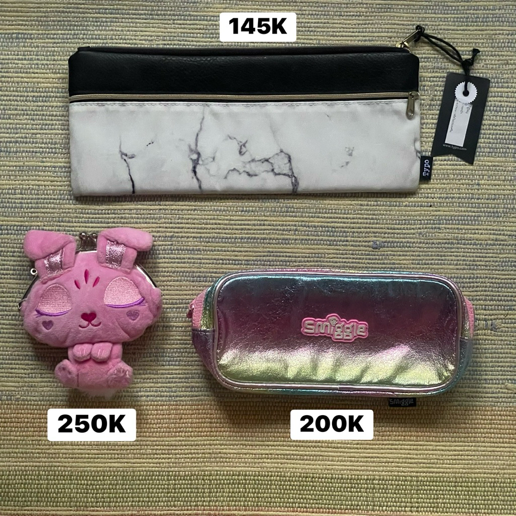 TAS POUCH SMIGGLE TYPO OFFICIAL