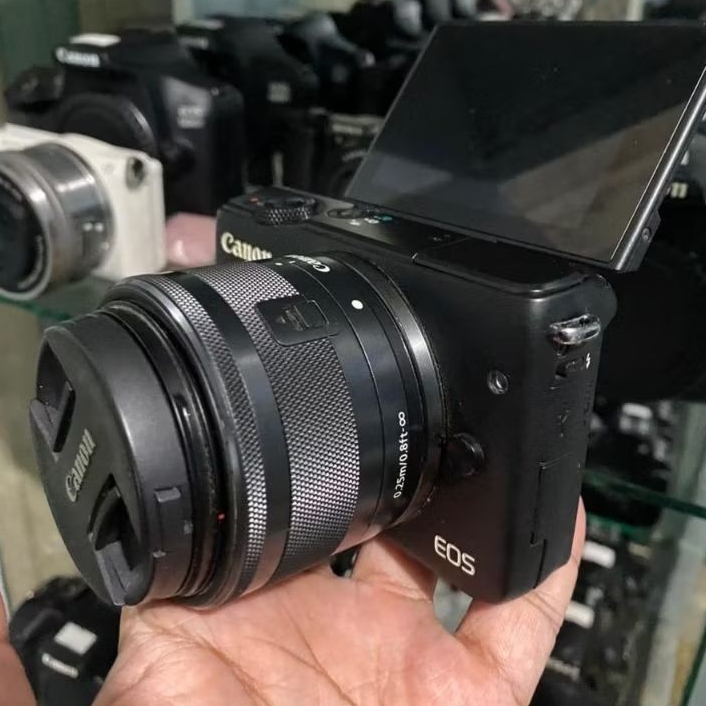 Canon Eos M10 vignet bekas mulus