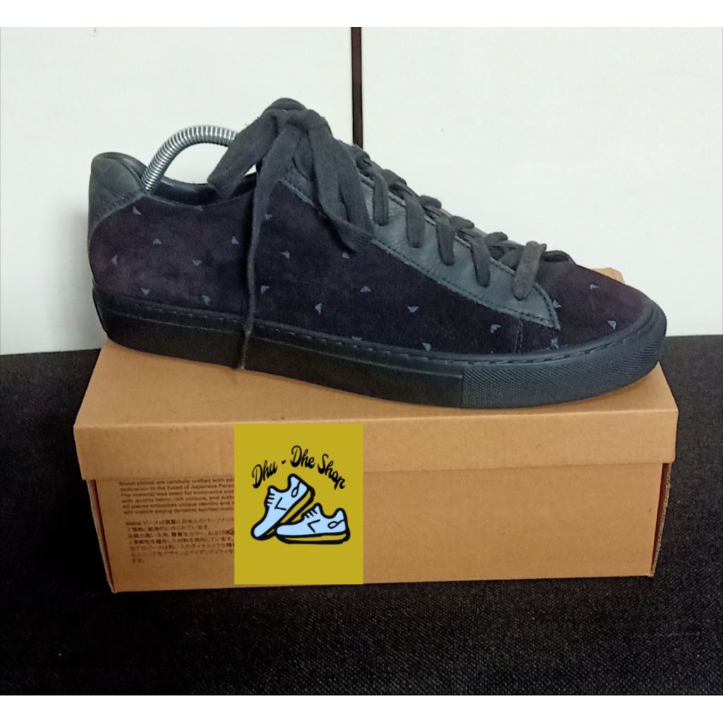 Sepatu sneaker Armani size 43 mewah original