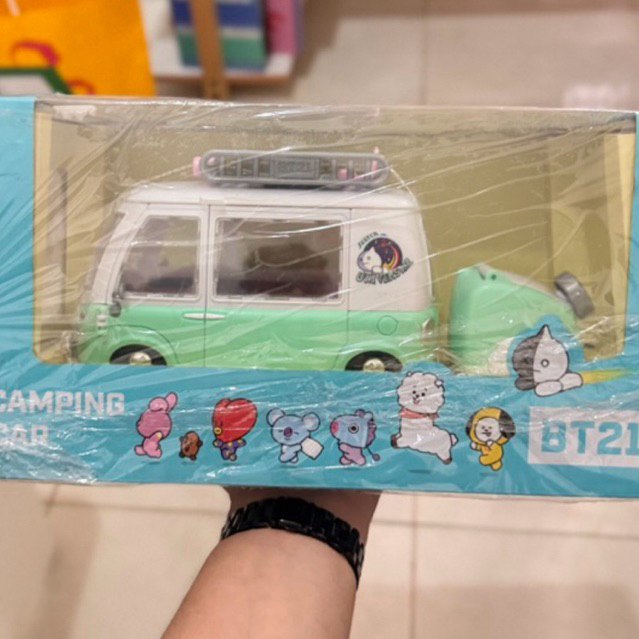 BT21 CAMPING CAR