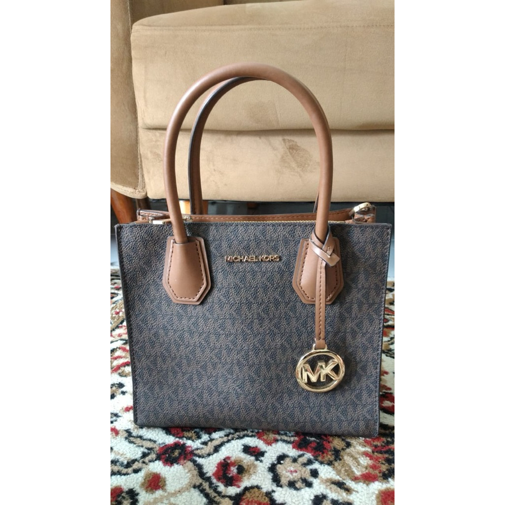 Tas cewek merk Michael Kors warna coklat
