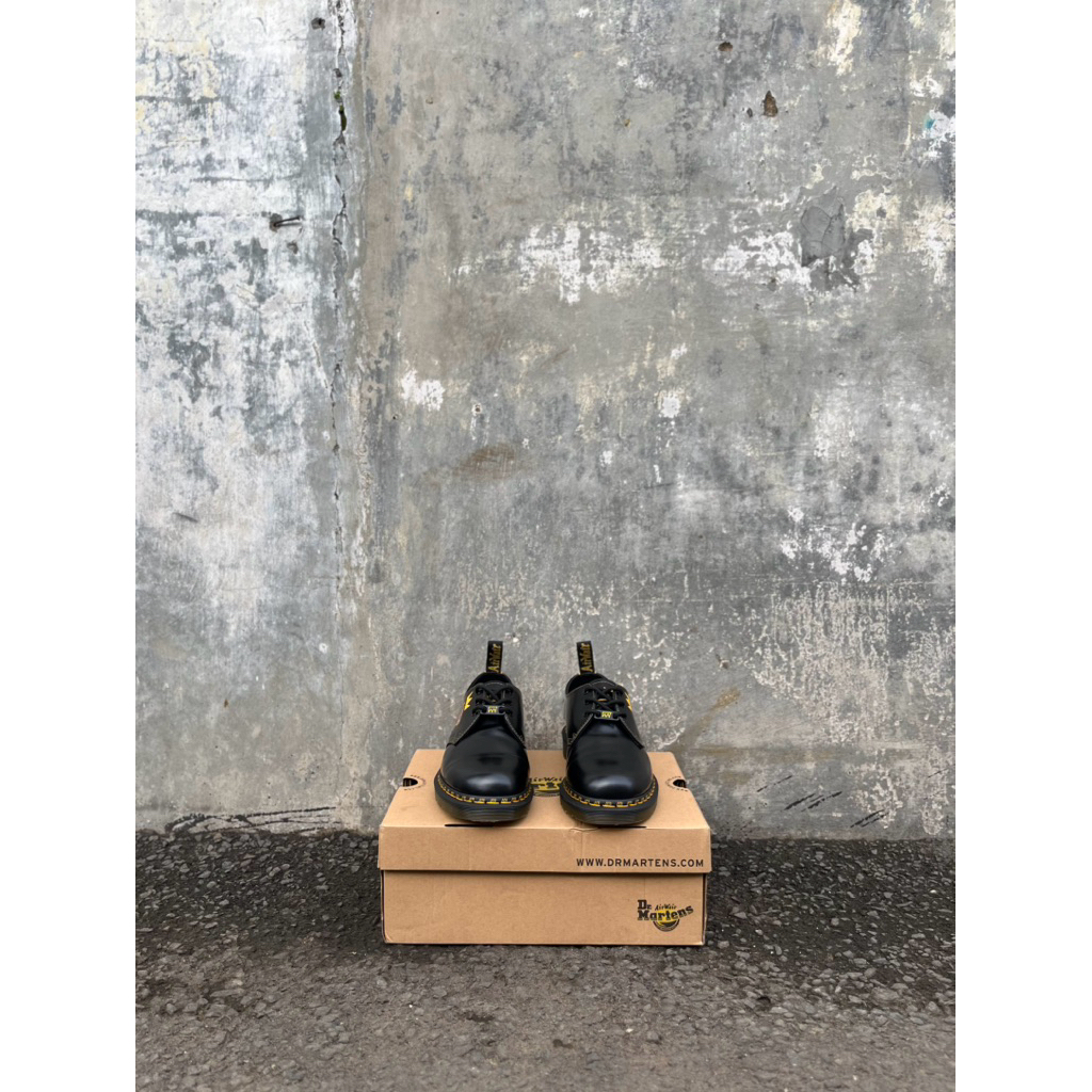 Dr martens 1461 x Jean-Michel Basquiat Size 7 / 41