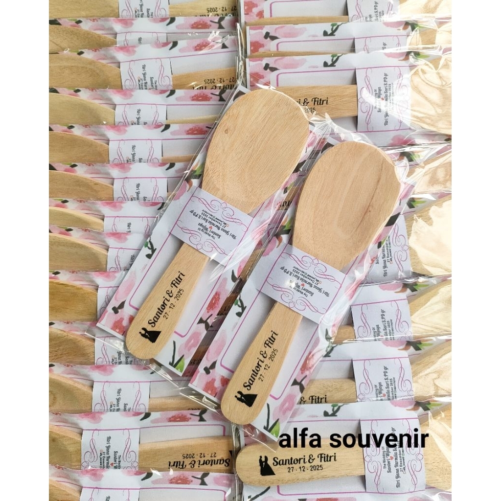 souvenir centong kayu