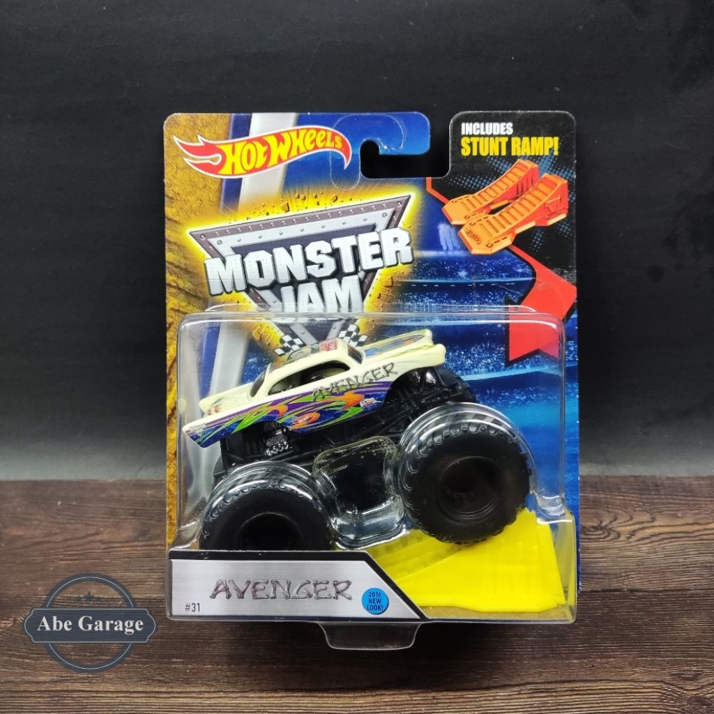 Hot Wheels Monster Jam Avenger with stunt ramp