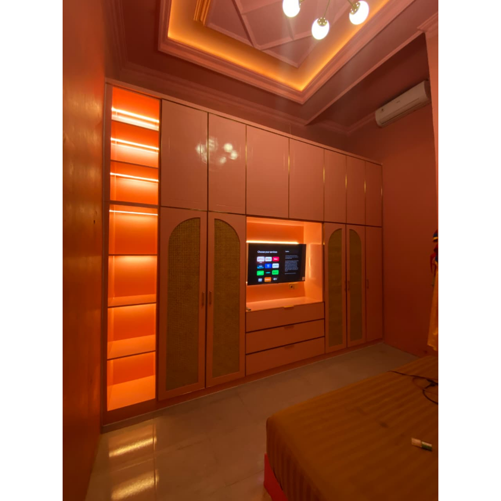 CUSTOM LEMARI + BACKDROP TV FULL PLAFON/WARDROBE FINISHING CAT DUCO