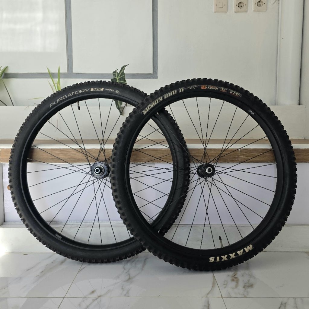 Wheelset 29 Enduro Trail TA Boost Micropsline Shimano XT Entity Maxxis Specialized Centerlock Poylgo