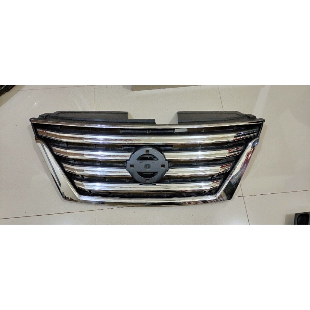 gril grill Nissan Serena hws 2015-2017 original
