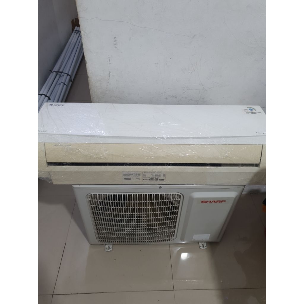 Second Ac 1,5pk @ indoor gree @ outdoor sharp