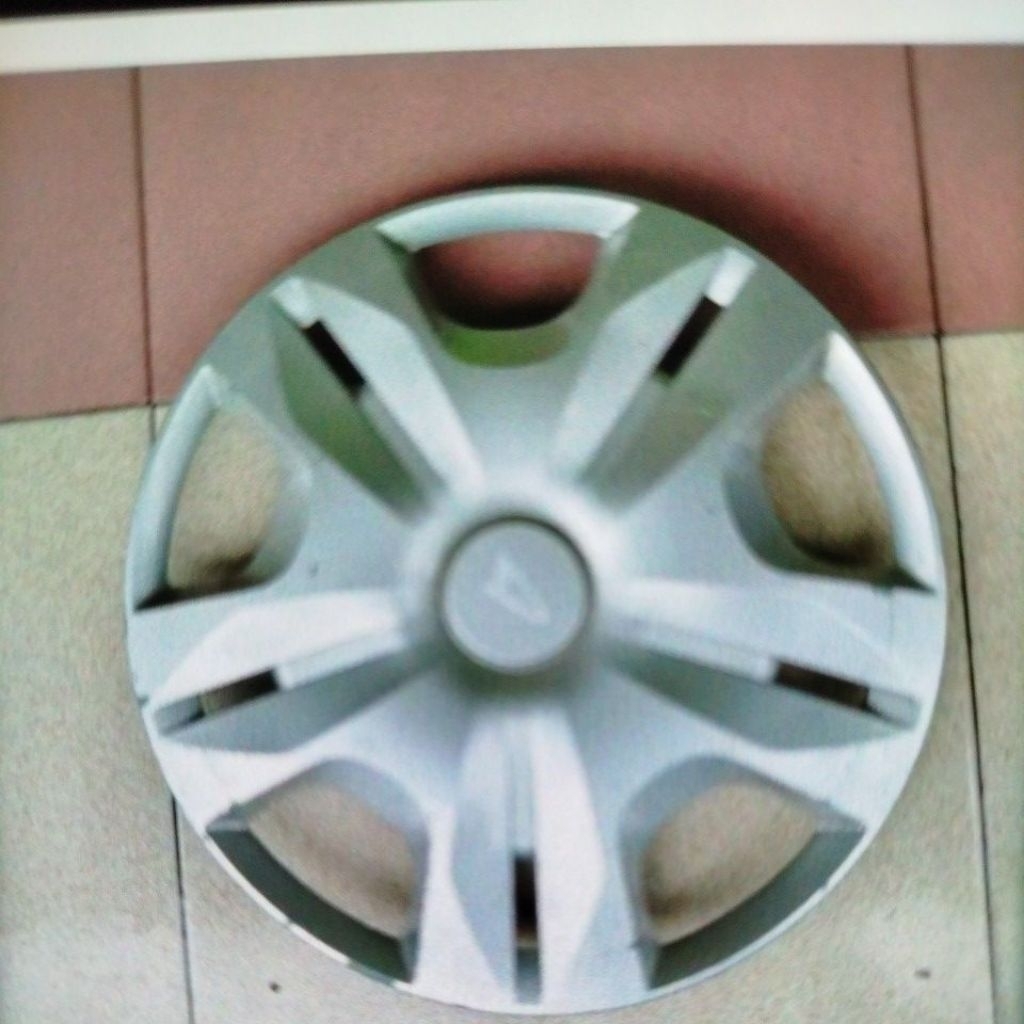 Tutup veleg cover wheeldop Mobil Daihatsu Xenia ring 14 original