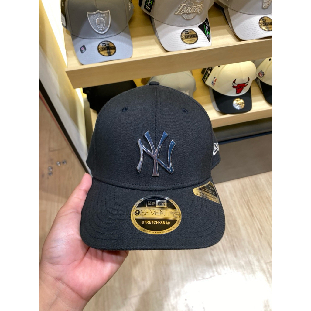 Topi New Era 970 Neyyan Black Logo Metal Silver